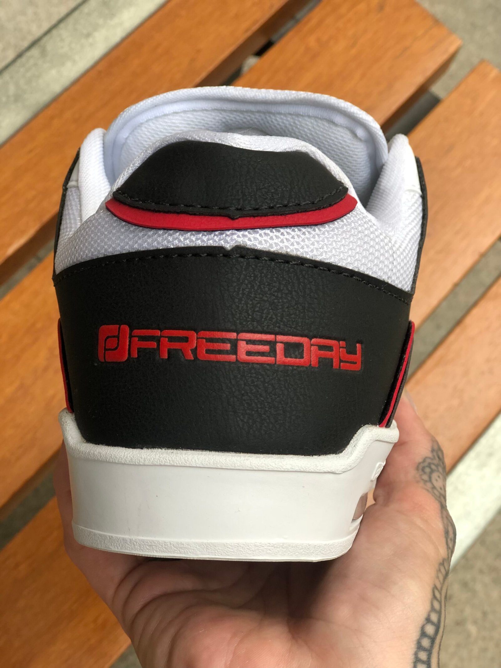 Tênis FREEDAY Heart Preto/Branco/Vermelho - Imagem 3