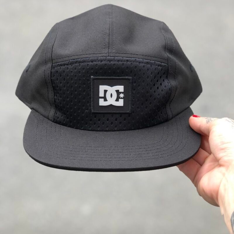BONÉ DC SHORS 5 PANEL CORD STRAPBACK TIC TAC PRETO