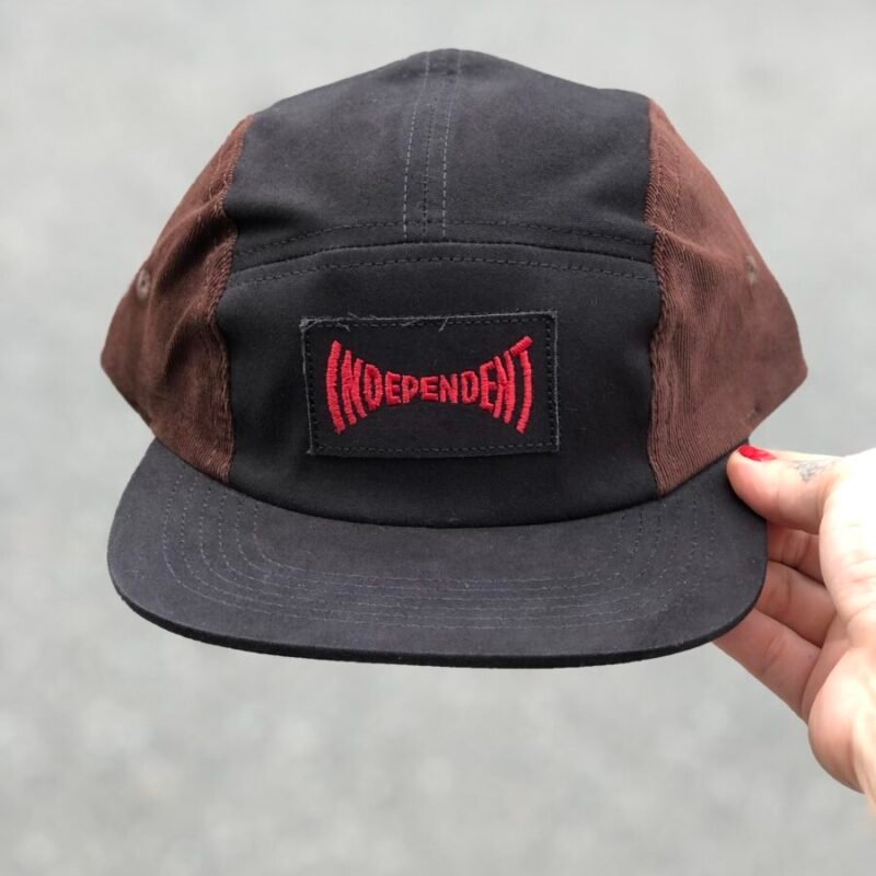 BONÉ INDEPENDENT 5 PANEL SPAN LABELPRETO STRAPBACK MARROM/PRETO