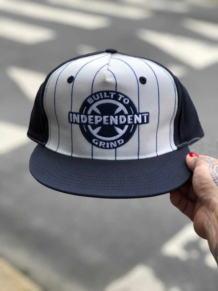 Boné INDEPENDENT BTG BUILT TO GRIND ABA RETA SNAPBACK BRANCO E AZUL